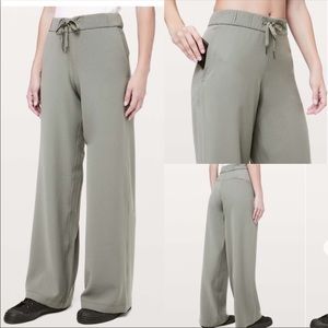 Lululemon size 10 pants